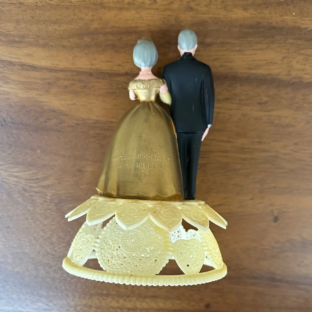 Elegant Wedding Cake Toppers Set